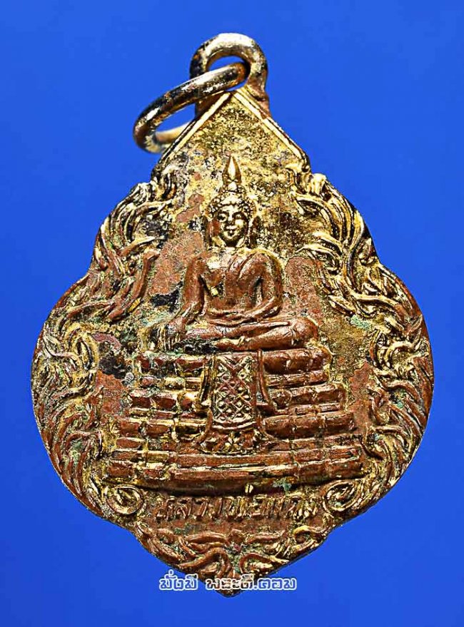 เหรียญหลวงพ่อแดง วัดราชสิงขร จ.กรุงเทพฯ เนื้อทองแดงกะไหล่ทองครับ