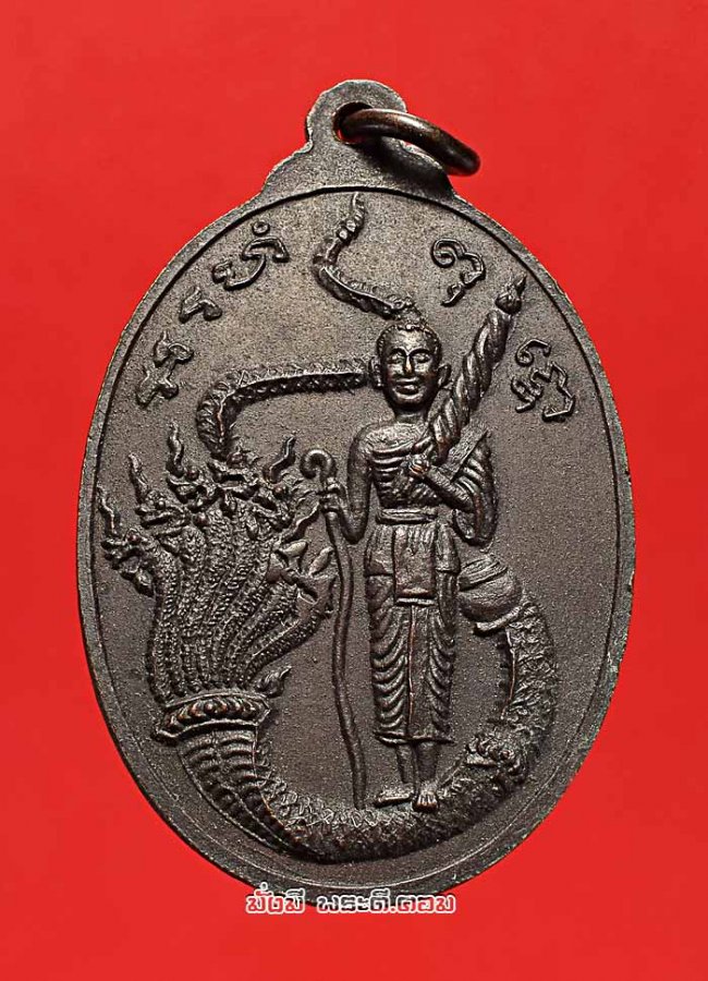 เหรียญพระพุทธโพธิ์ทอง พระอาจารย์วราห์ ปัญญฺวโร (พระครูวิศิษฏ์พิทยาคม) วัดโพธิทอง จ.กรุงเทพฯ ปี 2529 เนื้อทองแดงรมดำ สภาพสวยมากครับ เหรียญที่ 2
