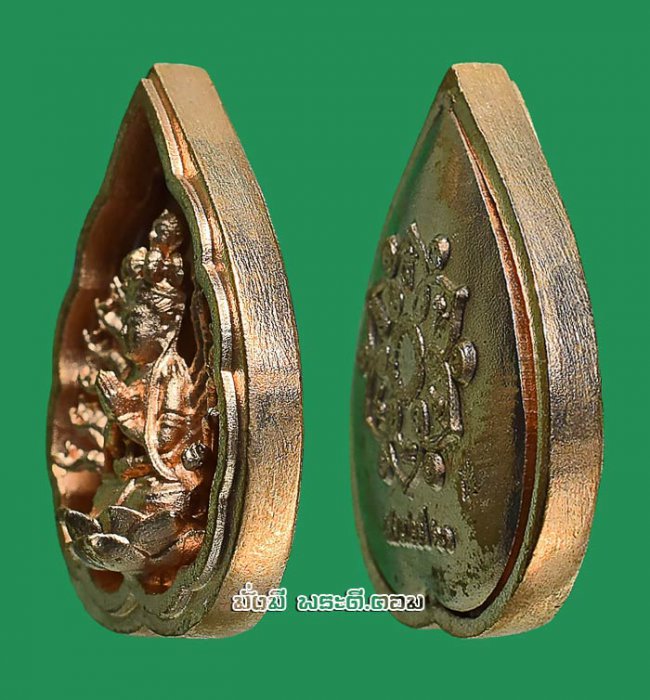 เหรียญเจ้าแม่กวนอิมพันมือ รุ่นมหาเมตตากรุณา วัดมังกรกมลาวาส (วัดเล่งเน่ยยี่) จ.กรุงเทพฯ ปี2560 เนื้อชุบนาค มีกล่องเดิมครับ เหรียญที่ 1 เหรียญเจ้าแม่กวนอิมพันมือ รุ่นมหาเมตตากรุณา วัดมังกรกมลาวาส (วัดเล่งเน่ยยี่) จ.กรุงเทพฯ ปี2560 เนื้อชุบนาค มีกล่องเดิมครับ เหรียญที่ 1