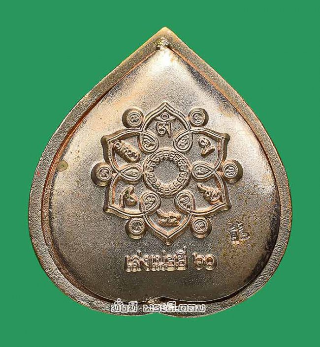 เหรียญเจ้าแม่กวนอิมพันมือ รุ่นมหาเมตตากรุณา วัดมังกรกมลาวาส (วัดเล่งเน่ยยี่) จ.กรุงเทพฯ ปี2560 เนื้อชุบนาค มีกล่องเดิมครับ เหรียญที่ 2 เหรียญเจ้าแม่กวนอิมพันมือ รุ่นมหาเมตตากรุณา วัดมังกรกมลาวาส (วัดเล่งเน่ยยี่) จ.กรุงเทพฯ ปี2560 เนื้อชุบนาค มีกล่องเดิมครับ เหรียญที่ 2