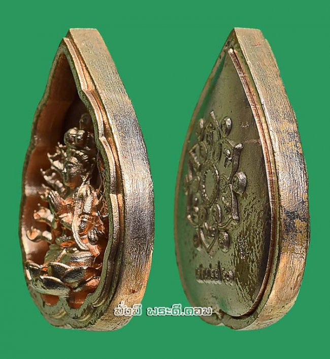 เหรียญเจ้าแม่กวนอิมพันมือ รุ่นมหาเมตตากรุณา วัดมังกรกมลาวาส (วัดเล่งเน่ยยี่) จ.กรุงเทพฯ ปี2560 เนื้อชุบนาค มีกล่องเดิมครับ เหรียญที่ 2 เหรียญเจ้าแม่กวนอิมพันมือ รุ่นมหาเมตตากรุณา วัดมังกรกมลาวาส (วัดเล่งเน่ยยี่) จ.กรุงเทพฯ ปี2560 เนื้อชุบนาค มีกล่องเดิมครับ เหรียญที่ 2