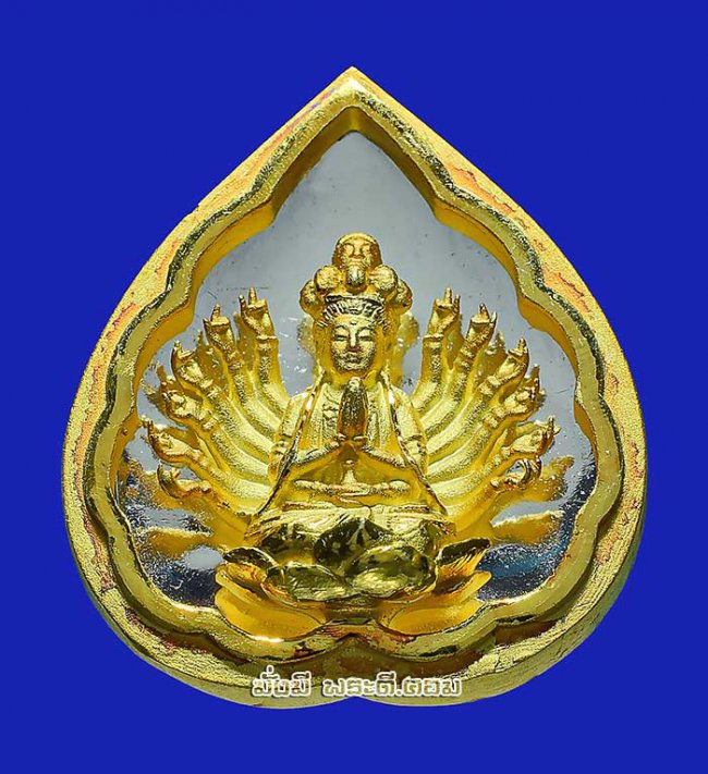 เหรียญเจ้าแม่กวนอิมพันมือ รุ่นมหาเมตตากรุณา วัดมังกรกมลาวาส (วัดเล่งเน่ยยี่) จ.กรุงเทพฯ ปี2560 เนื้อชุบทองฉากเงินมีกล่องเดิมครับ เหรียญที่ 4 เหรียญเจ้าแม่กวนอิมพันมือ รุ่นมหาเมตตากรุณา วัดมังกรกมลาวาส (วัดเล่งเน่ยยี่) จ.กรุงเทพฯ ปี2560 เนื้อชุบทองฉากเงินมีกล่องเดิมครับ เหรียญที่ 4