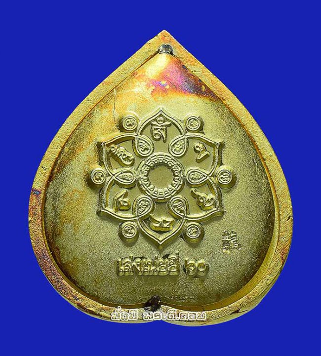 เหรียญเจ้าแม่กวนอิมพันมือ รุ่นมหาเมตตากรุณา วัดมังกรกมลาวาส (วัดเล่งเน่ยยี่) จ.กรุงเทพฯ ปี2560 เนื้อชุบทองฉากเงินมีกล่องเดิมครับ เหรียญที่ 4 เหรียญเจ้าแม่กวนอิมพันมือ รุ่นมหาเมตตากรุณา วัดมังกรกมลาวาส (วัดเล่งเน่ยยี่) จ.กรุงเทพฯ ปี2560 เนื้อชุบทองฉากเงินมีกล่องเดิมครับ เหรียญที่ 4