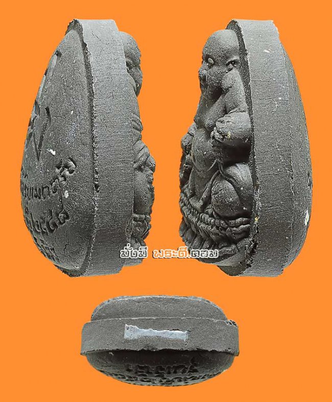 พระผงปู้กุ่ยฮุก 48 รุ่นเจ้าสัว วัดมังกรกมลาวาส (วัดเล่งเน่ยยี่) จ.กรุงเทพฯ ปี2548 เนื้อผงพุทธคุณสีดำฝังตะกรุดกล่องเดิมครับ องค์ที่ 1 พระผงปู้กุ่ยฮุก 48 รุ่นเจ้าสัว วัดมังกรกมลาวาส (วัดเล่งเน่ยยี่) จ.กรุงเทพฯ ปี2548 เนื้อผงพุทธคุณสีดำฝังตะกรุดกล่องเดิมครับ องค์ที่ 1