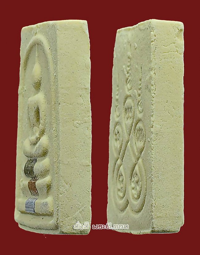 พระสมเด็จฝังตะกรุดสามกษัตริย์ หลังยันต์ห้า เนื้อผงพุทธคุณ ไม่ทราบที่และรายละเอียดในการจัดสร้างครับ องค์ที่ 4